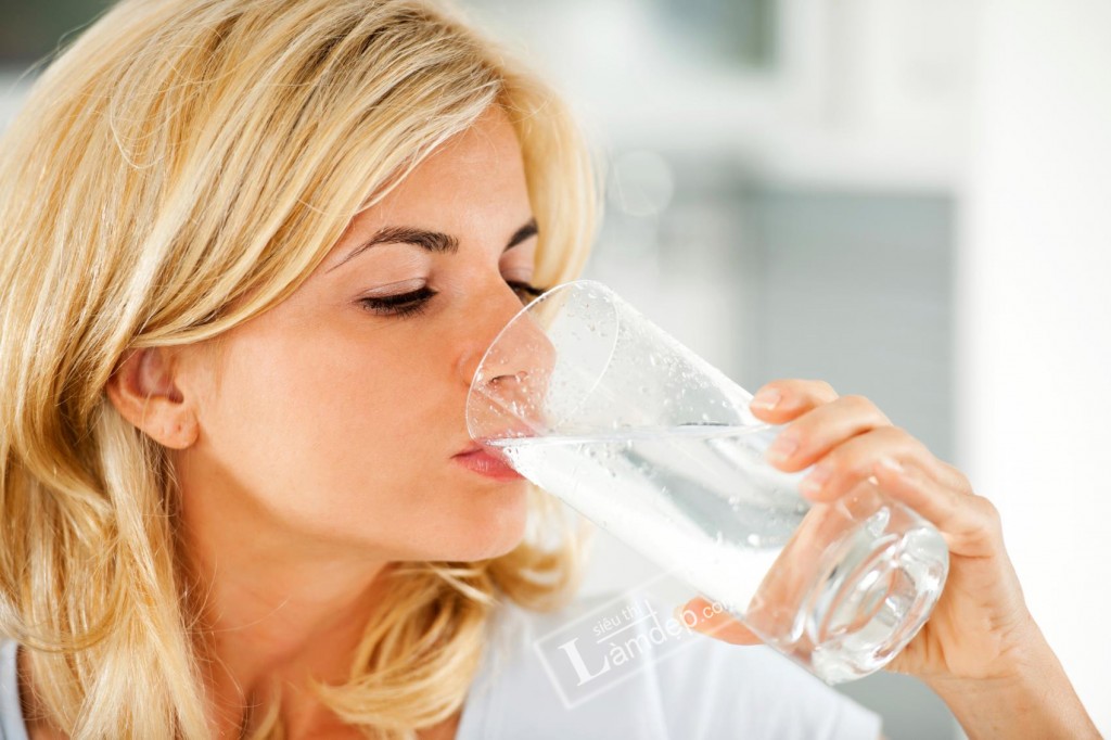 Uống nước giúp tăng chiều cao